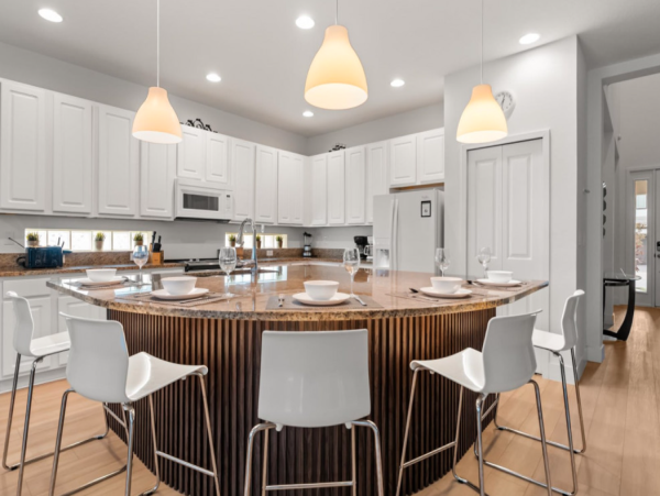 Luxury Vacation Home in Kissimmee 6-Bedroom Home with Private Pool & Great Amenities